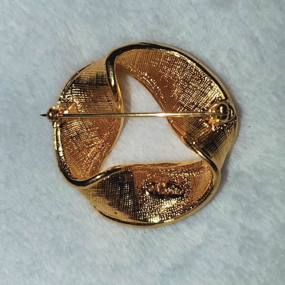 Napier Gold Tone Twisted Ribbon Brooch - Picture 2 of 8